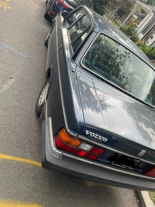 1990 Volvo 244 - Image 8 of 9