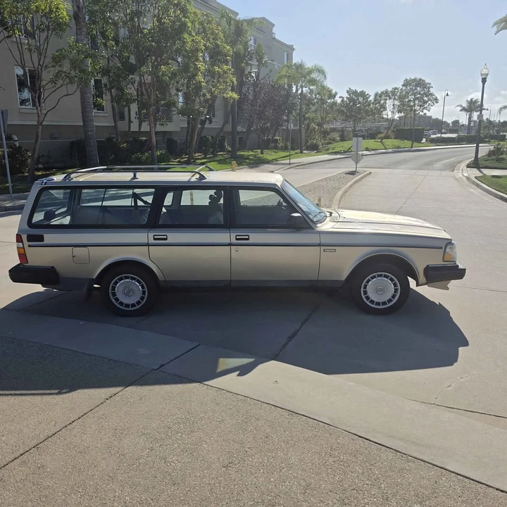 1990 Volvo 245 - Image 6 of 17