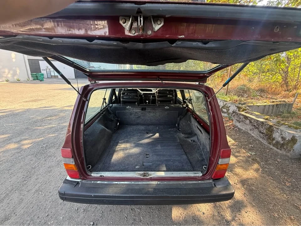 1990 Volvo 245 - Image 11 of 12