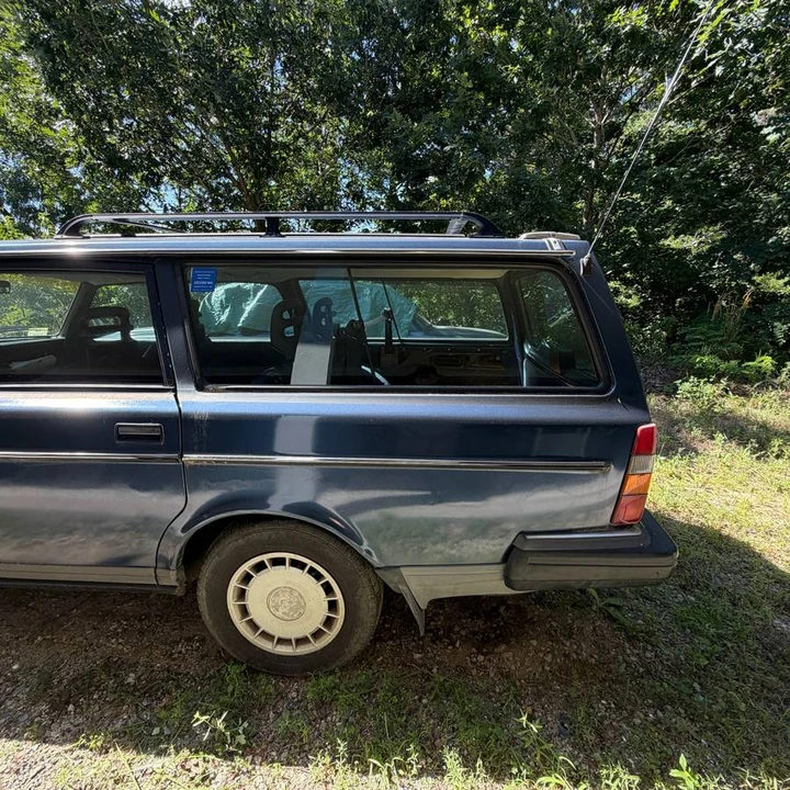 1990 Volvo 245 - Image 8 of 24