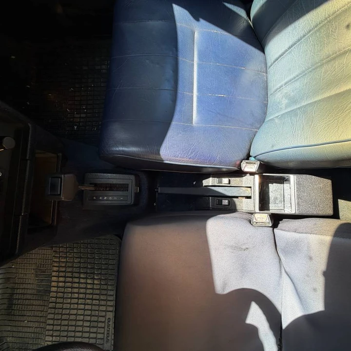 1990 Volvo 245 - Image 16 of 24