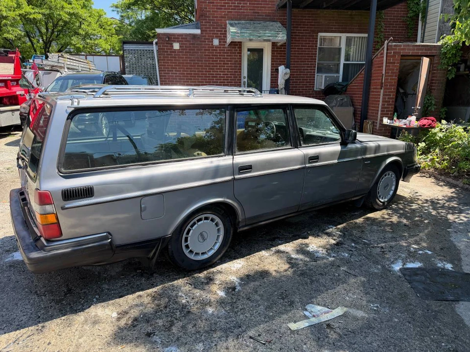 1990 Volvo 245 - Image 5 of 17