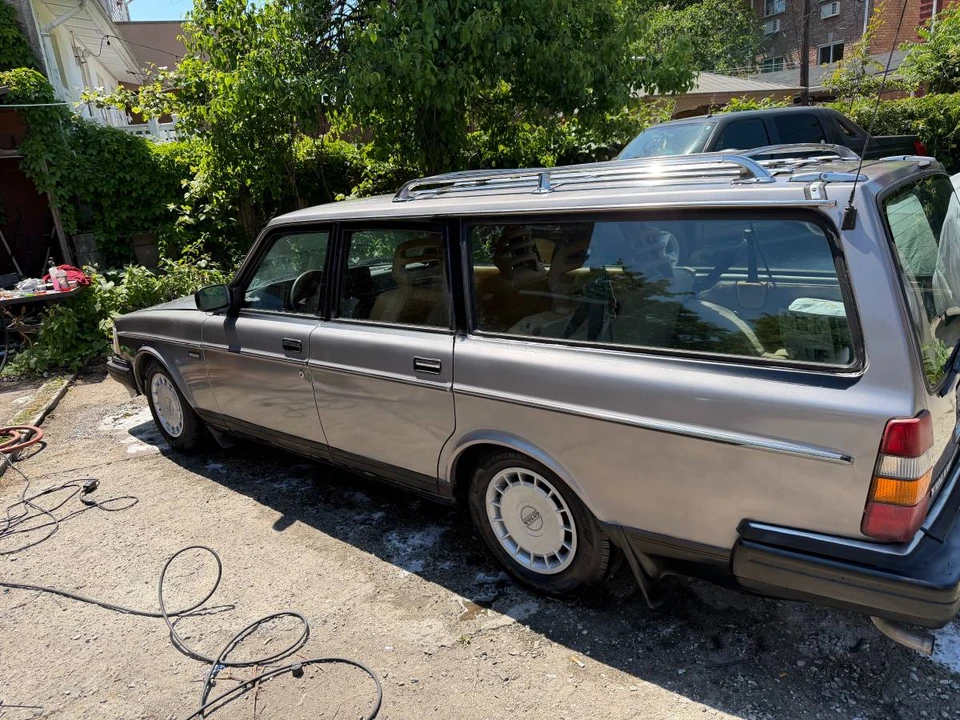 1990 Volvo 245 - Image 6 of 17