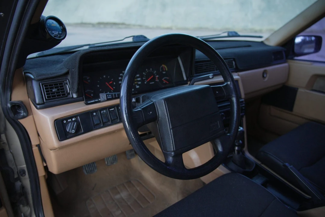1990 Volvo 740 - Image 5 of 9