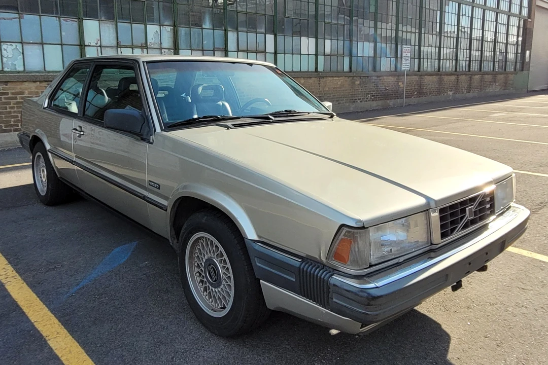 1990 Volvo 780 - Image 2 of 31