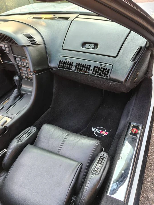 1990 Chevrolet Corvette C4 - Image 16 of 24