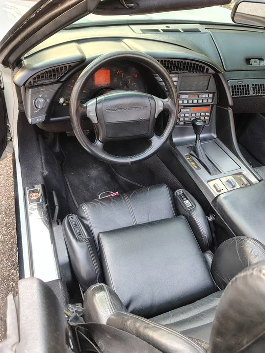 1990 Chevrolet Corvette C4 - Image 14 of 24