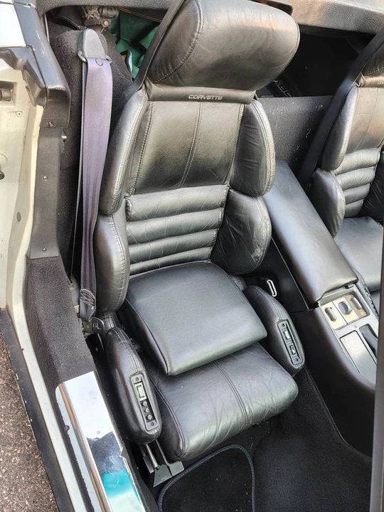 1990 Chevrolet Corvette C4 - Image 17 of 24