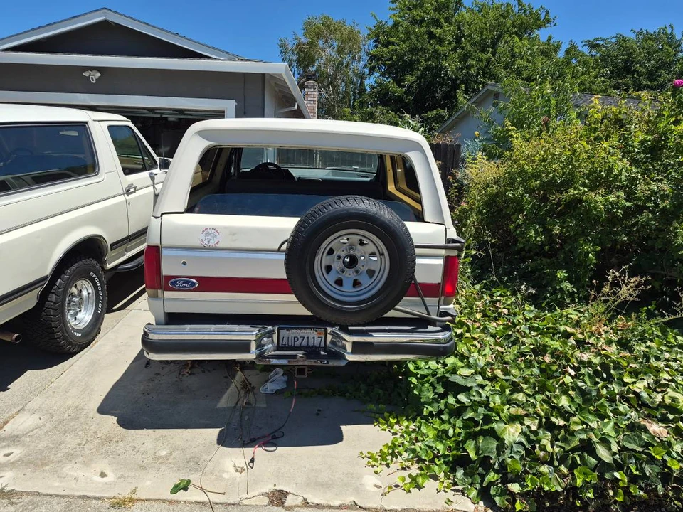 1990 Ford Bronco 4th Gen - Image 2 of 7