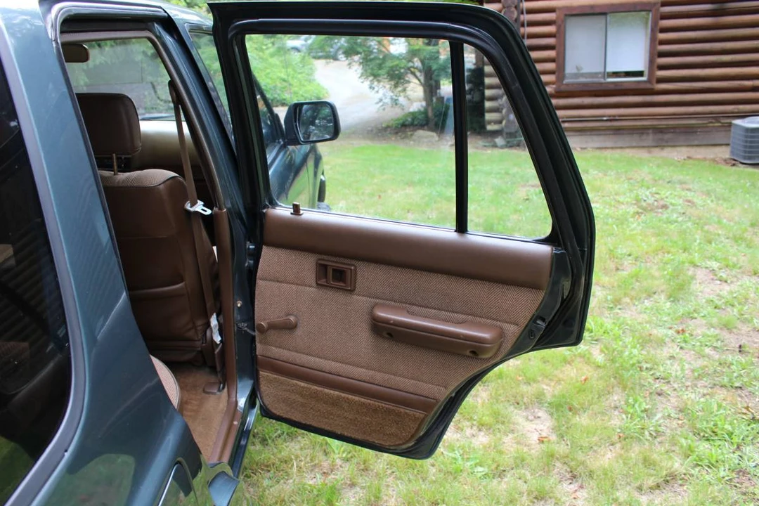1990 Toyota 4Runner 2nd Gen - Image 11 of 24