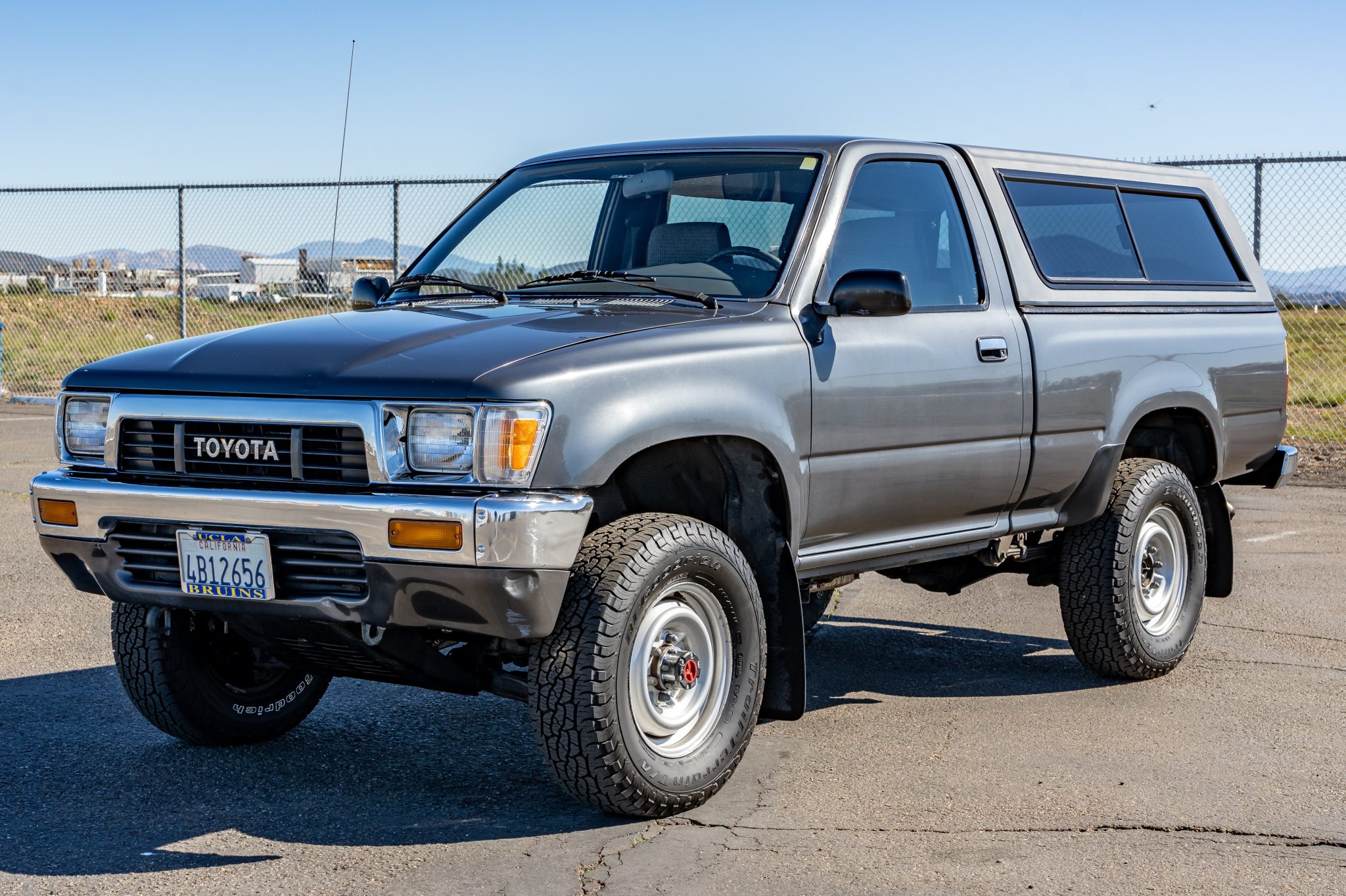 1990 Toyota Pickup Deluxe 4×4 5-Speed