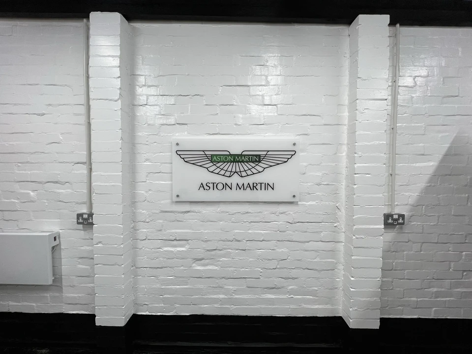 Aston Martin - Image 7 of 16