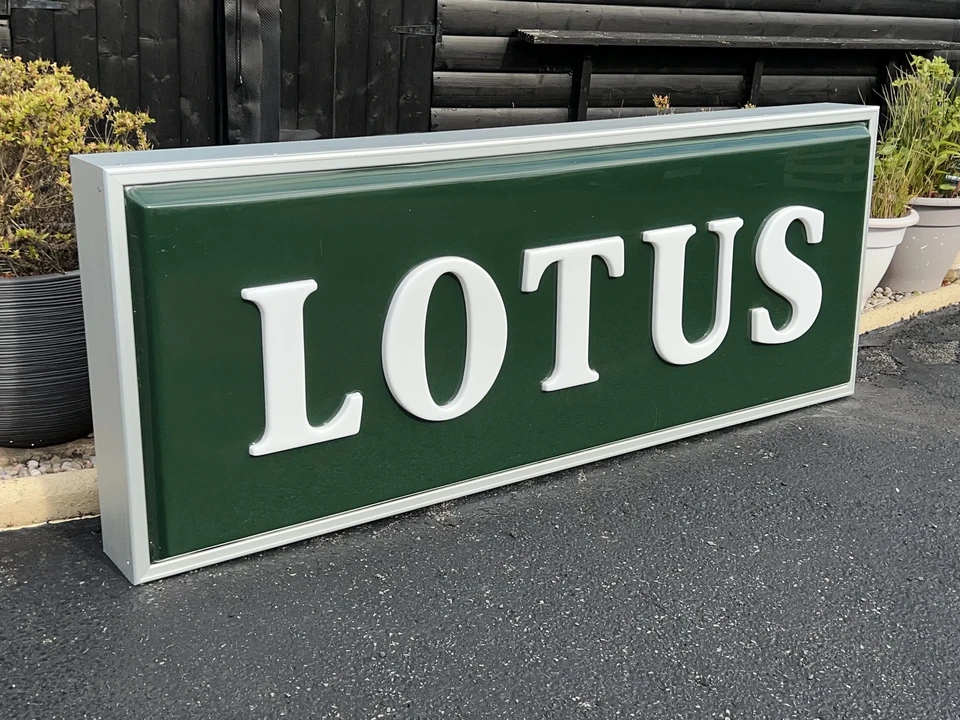 Lotus - Image 7 of 22