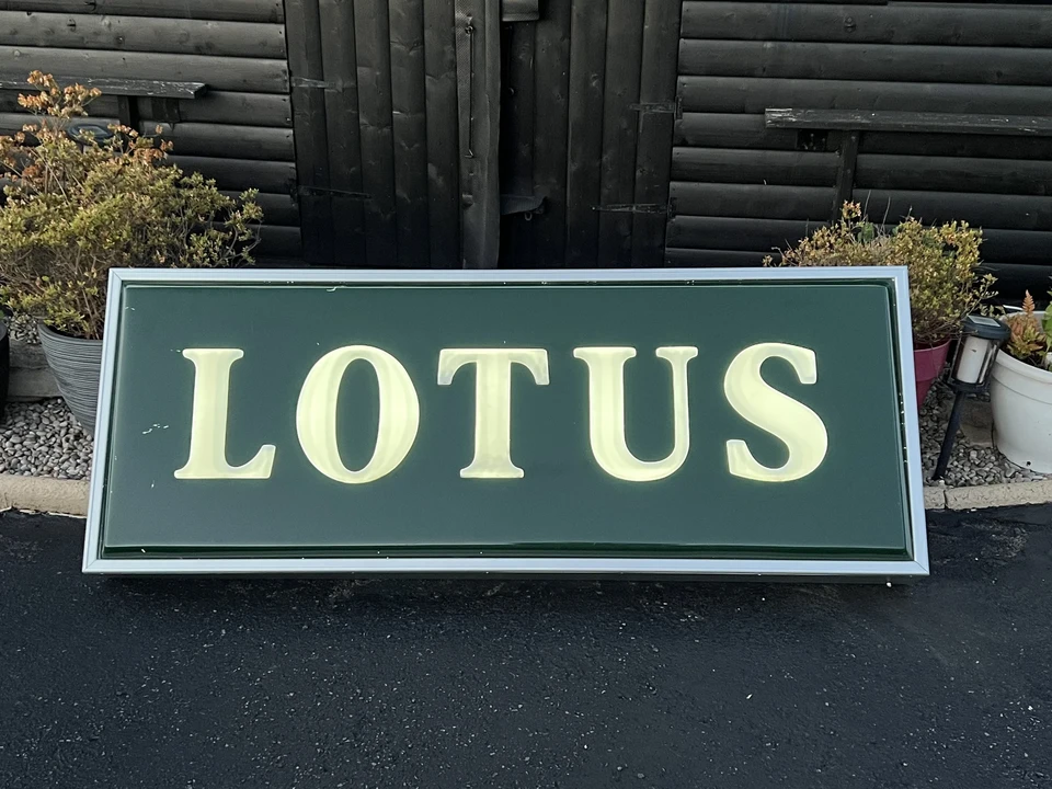 Lotus - Image 4 of 22
