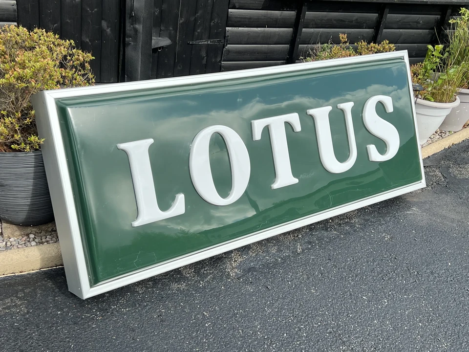 Lotus - Image 5 of 22