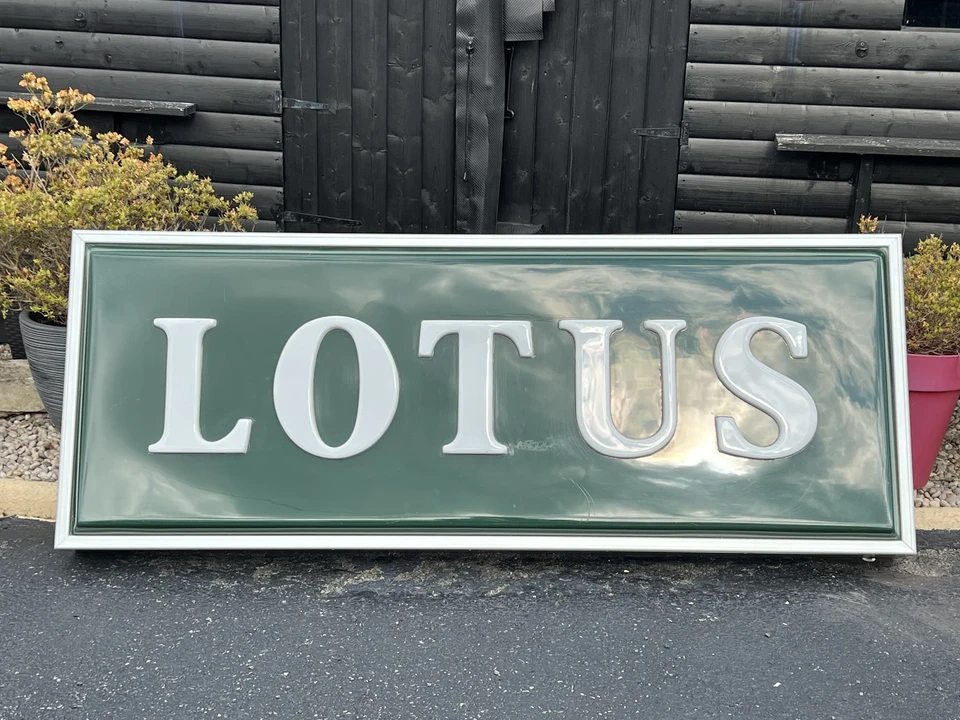 Lotus - Image 2 of 22
