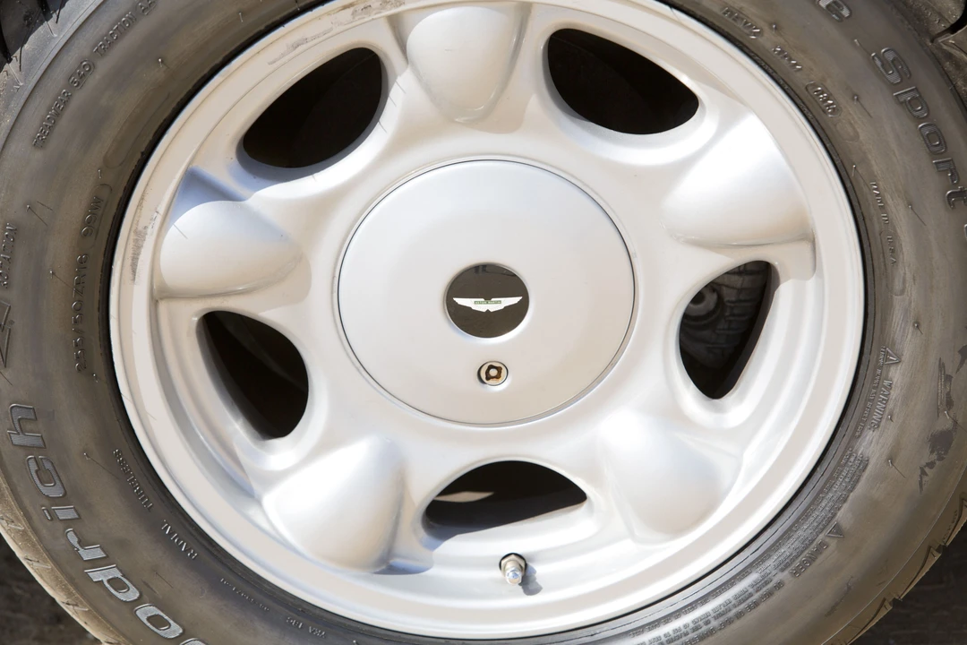 1991 Aston Martin Virage - Image 24 of 28