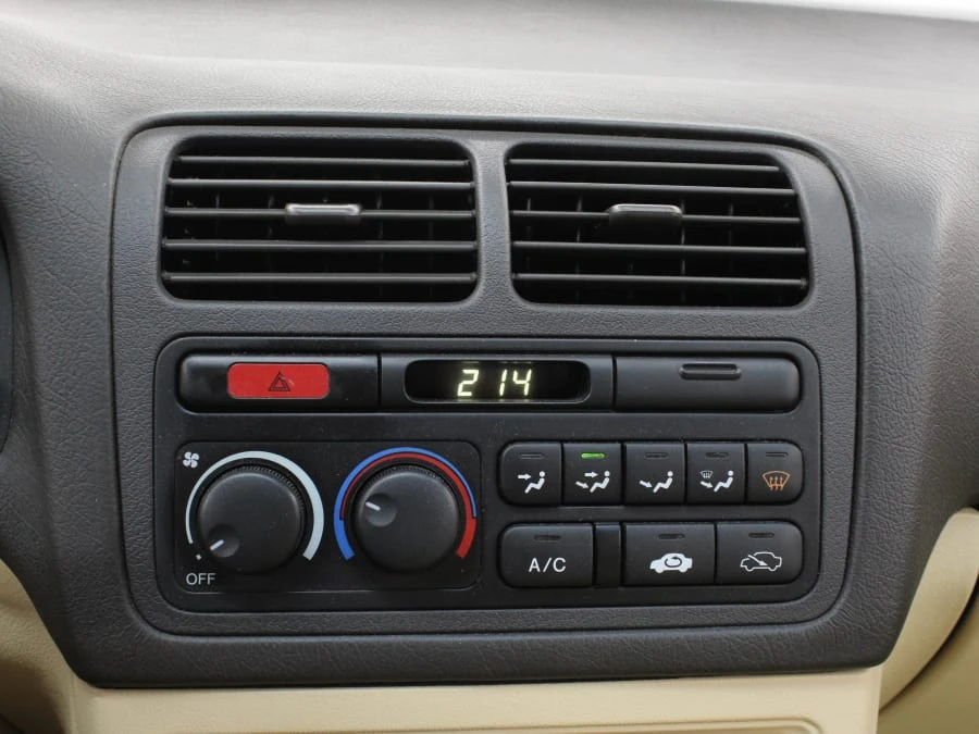 1991 Acura Legend 2nd Gen - Image 29 of 31