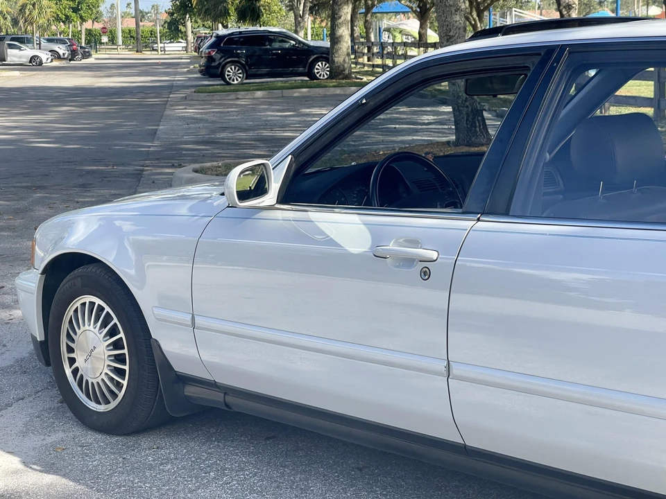1991 Acura Legend 2nd Gen - Image 17 of 31