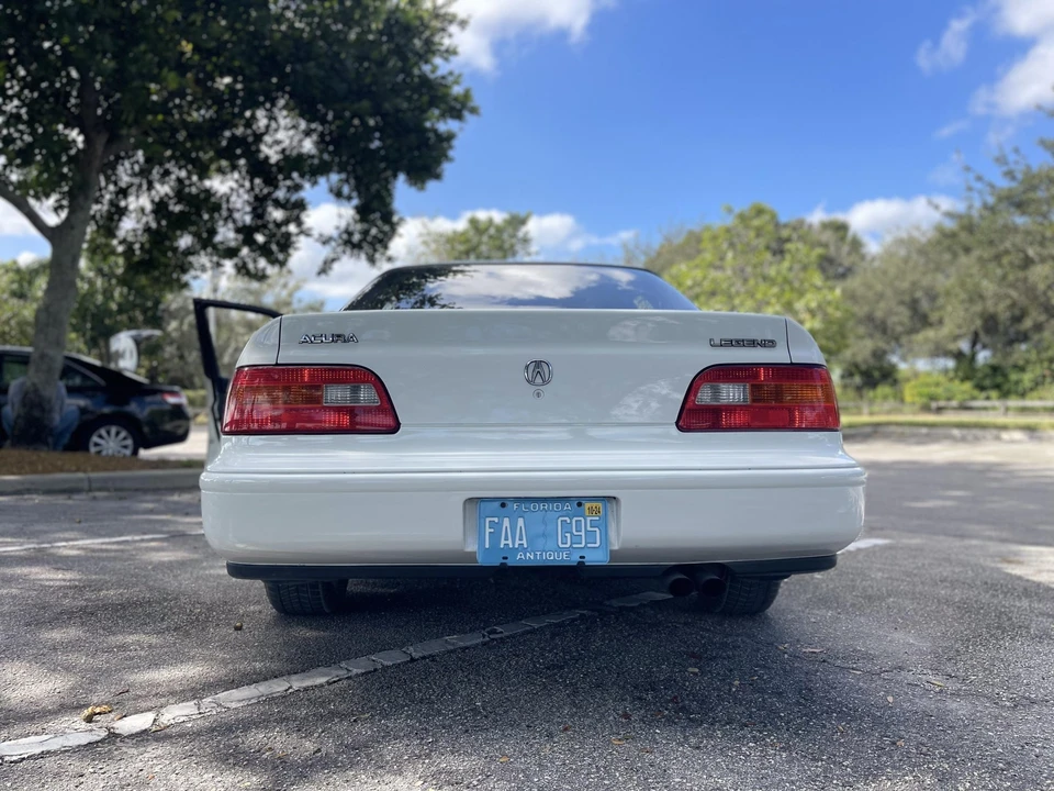 1991 Acura Legend 2nd Gen - Image 5 of 31