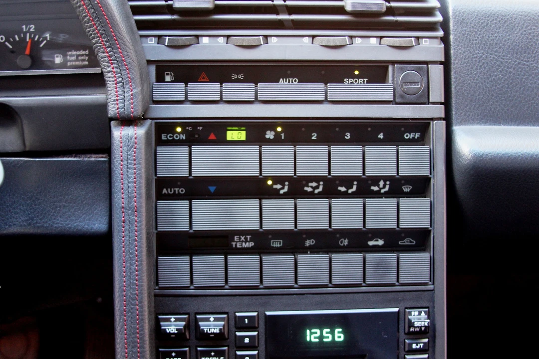 1991 Alfa Romeo 164 - Image 28 of 31