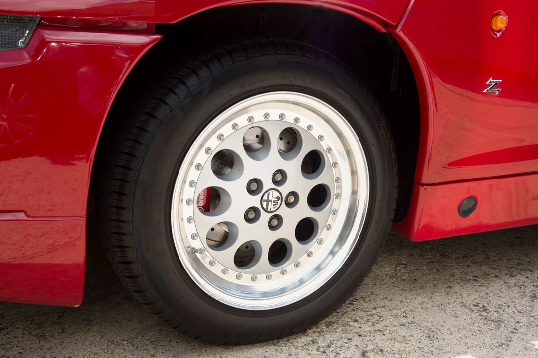 1991 Alfa Romeo SZ - Image 9 of 23