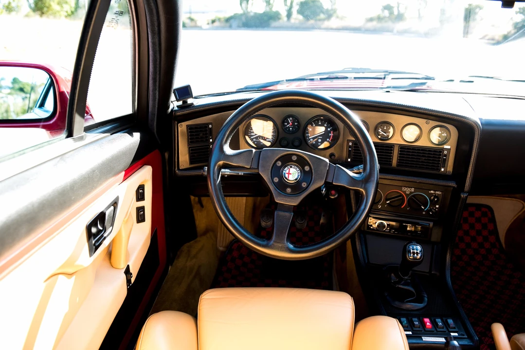 1991 Alfa Romeo SZ - Image 26 of 31