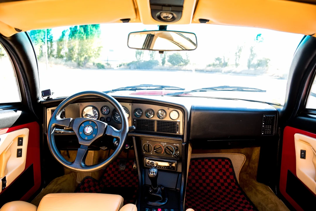 1991 Alfa Romeo SZ - Image 25 of 31