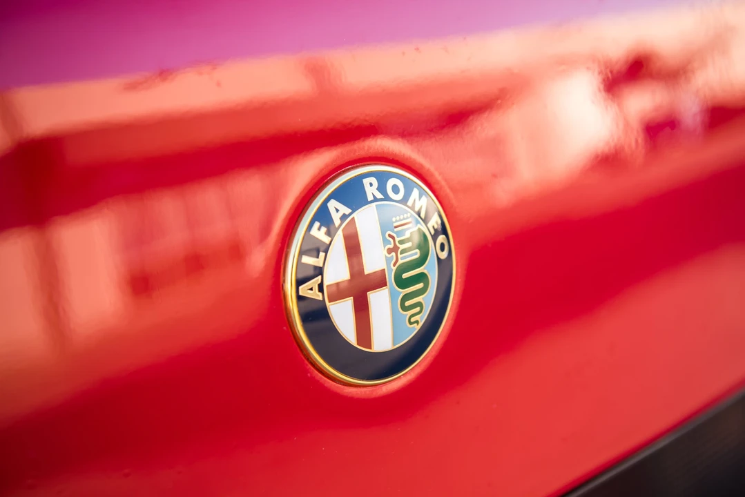 1991 Alfa Romeo SZ - Image 21 of 31