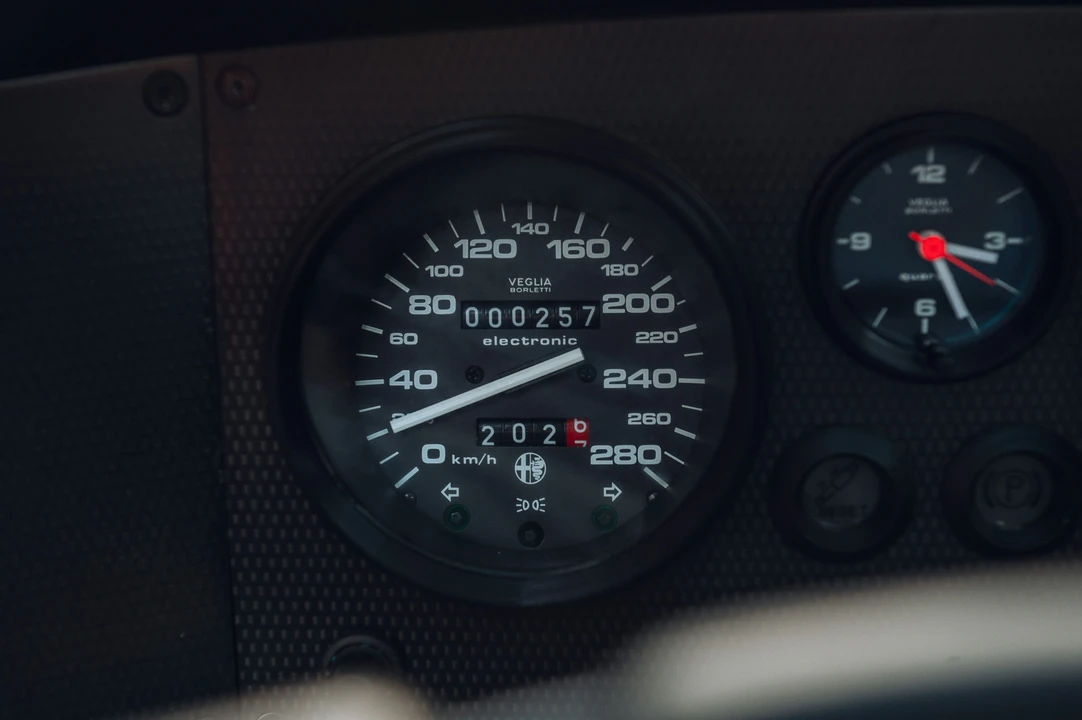 1991 Alfa Romeo SZ - Image 12 of 31