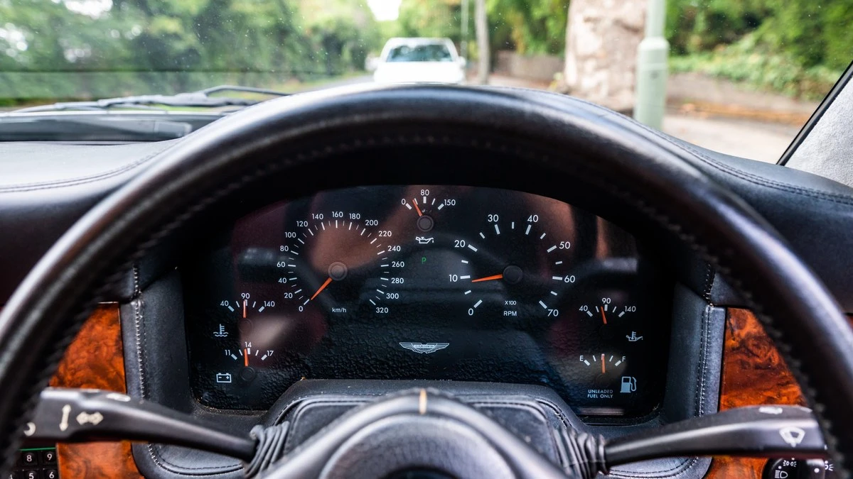 1991 Aston Martin Virage - Image 22 of 30