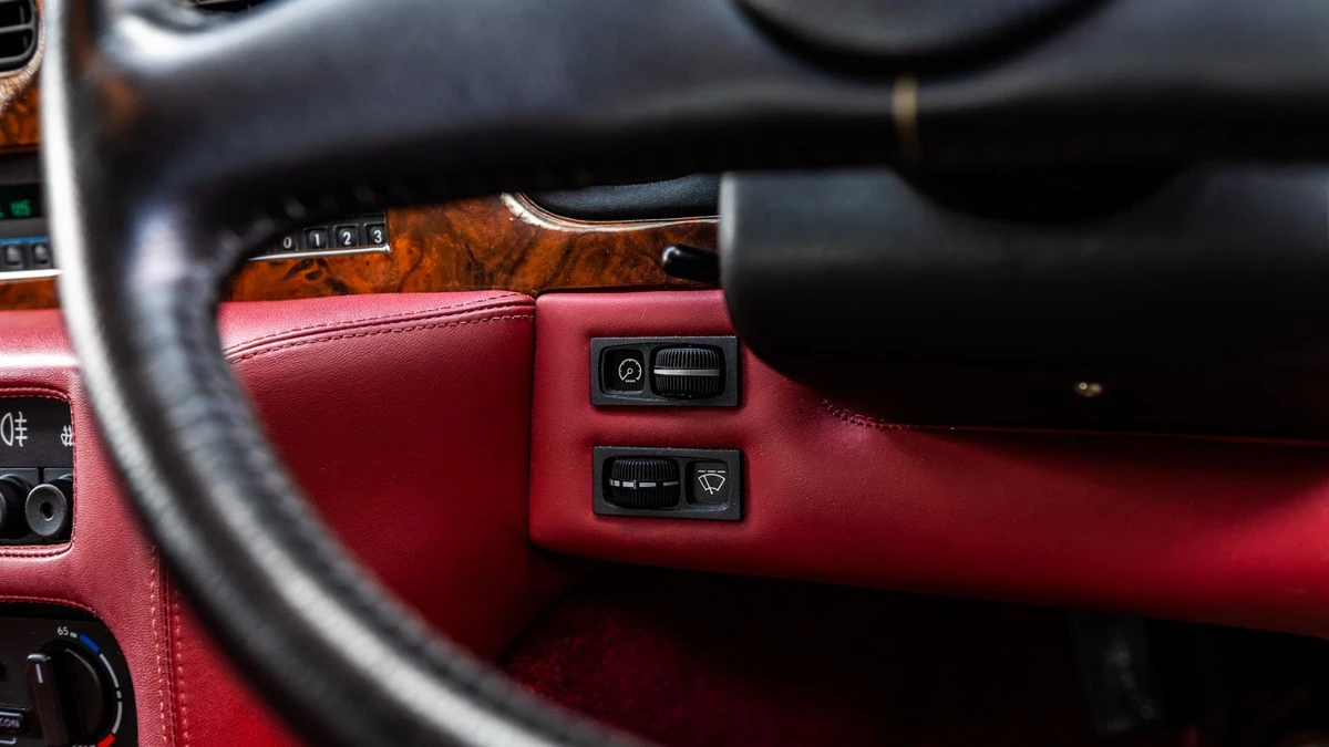 1991 Aston Martin Virage - Image 21 of 30