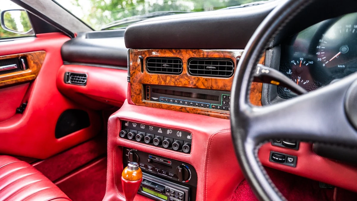 1991 Aston Martin Virage - Image 28 of 30