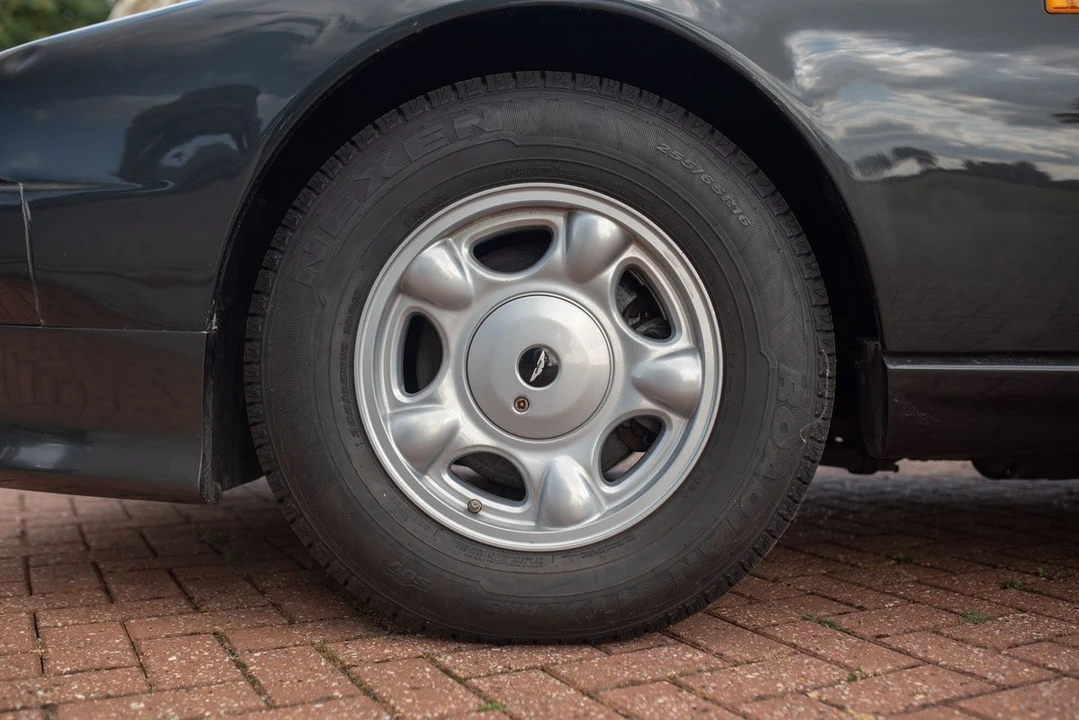 1991 Aston Martin Virage - Image 28 of 30