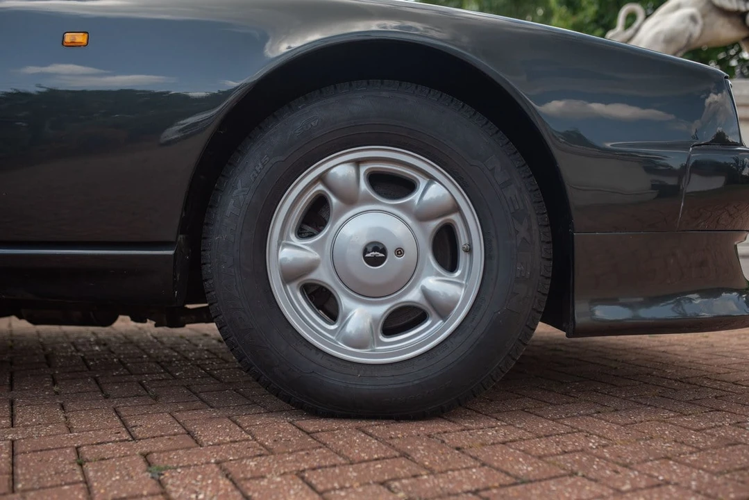 1991 Aston Martin Virage - Image 27 of 30