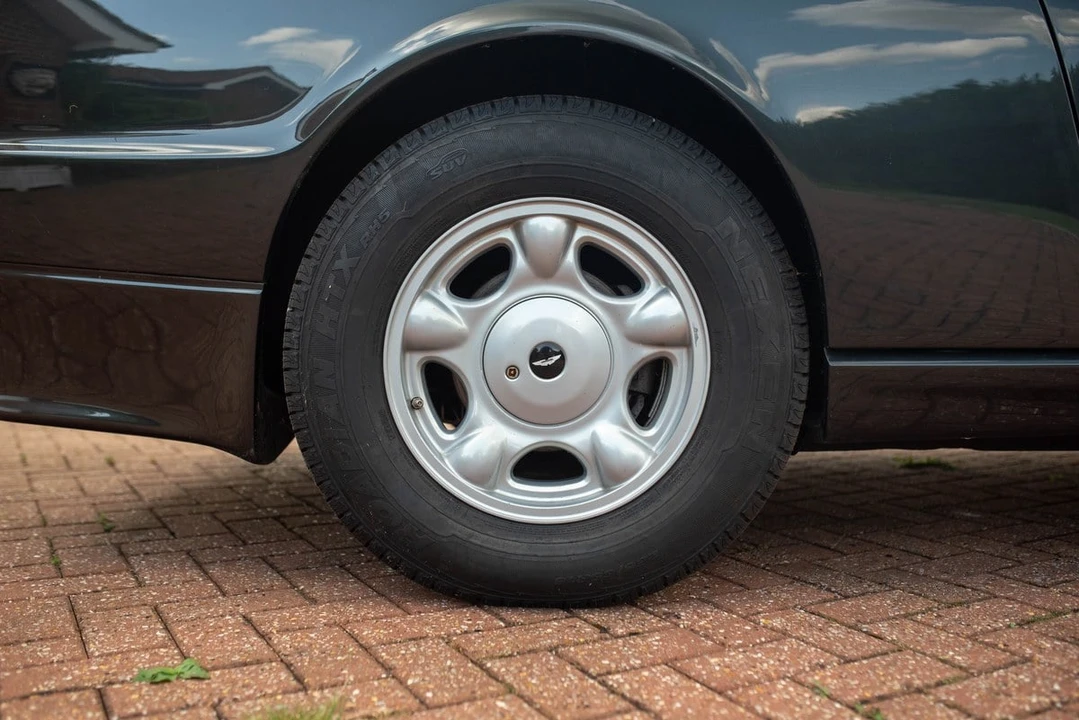 1991 Aston Martin Virage - Image 26 of 30