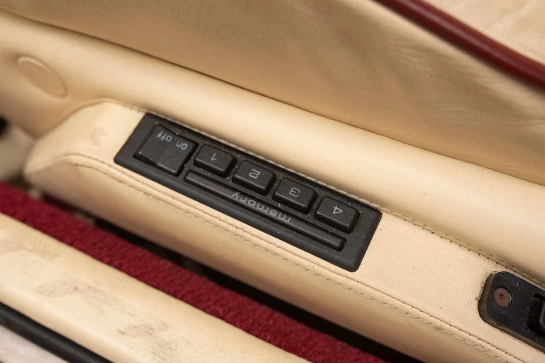 1991 Aston Martin Virage - Image 19 of 31