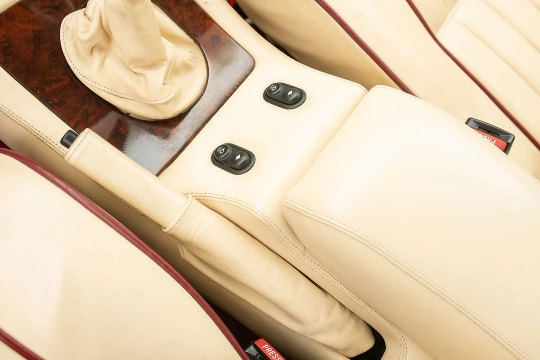 1991 Aston Martin Virage - Image 17 of 31