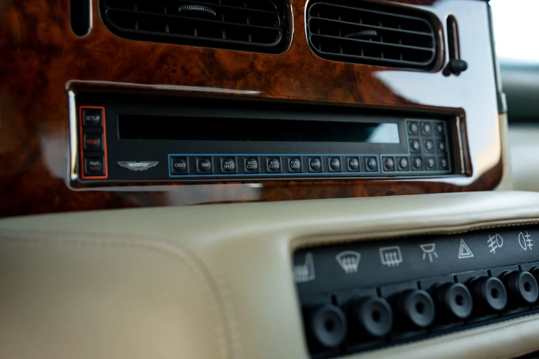 1991 Aston Martin Virage - Image 17 of 31