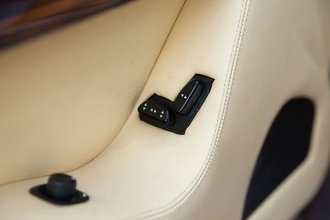 1991 Aston Martin Virage - Image 28 of 31