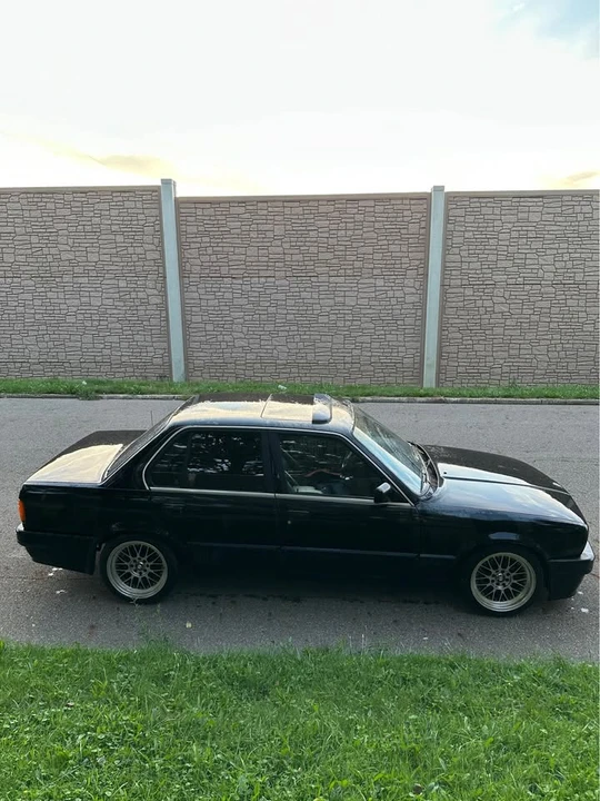 1991 BMW E30 3 Series - Image 2 of 17