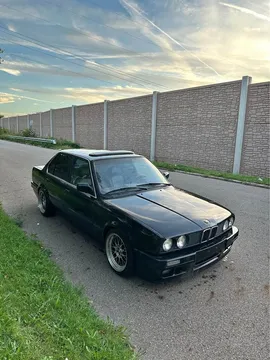 1991 BMW 3 Series 318i Sedan 4D