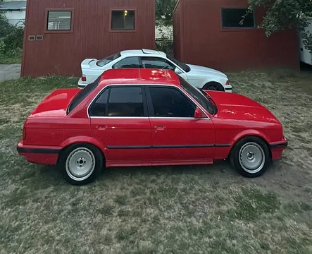 1991 BMW 3 Series 325i Sedan 4D
