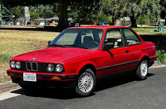 1991 BMW 318iS 5-Speed