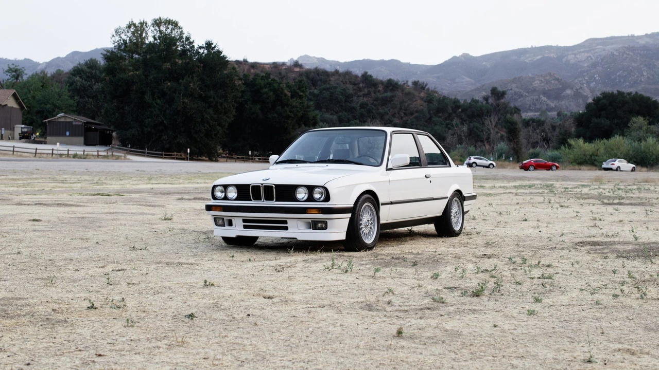 1991 BMW E30 3 Series - Image 2 of 31