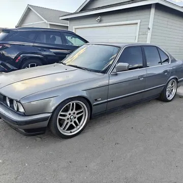 1991 BMW 5 Series 525i Sedan