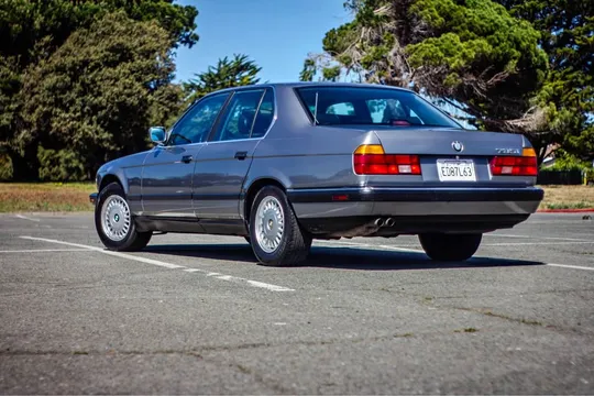 1991 BMW 7 Series 735i Sedan 4D