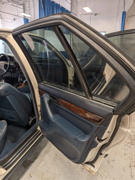 1991 BMW E32 7 Series - Image 10 of 14