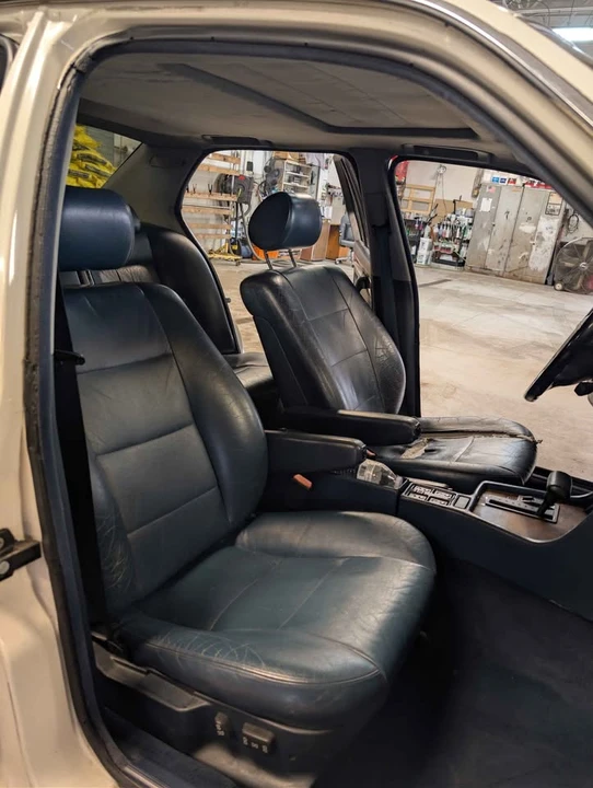 1991 BMW E32 7 Series - Image 13 of 14