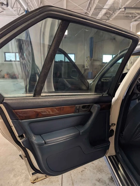 1991 BMW E32 7 Series - Image 8 of 14